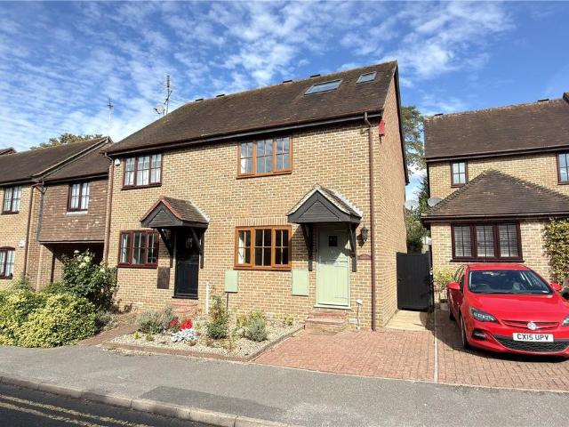 Old Town Close, Beaconsfield. 3 bed semi detached house to rent £2,595 pcm £599 pw