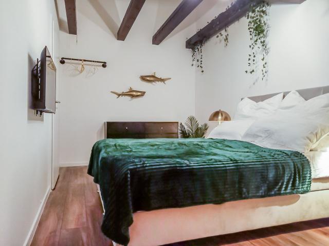 Old town flair: pedestrian zone parking lot office, Braunschweig Amsterdam Apartments for Rent