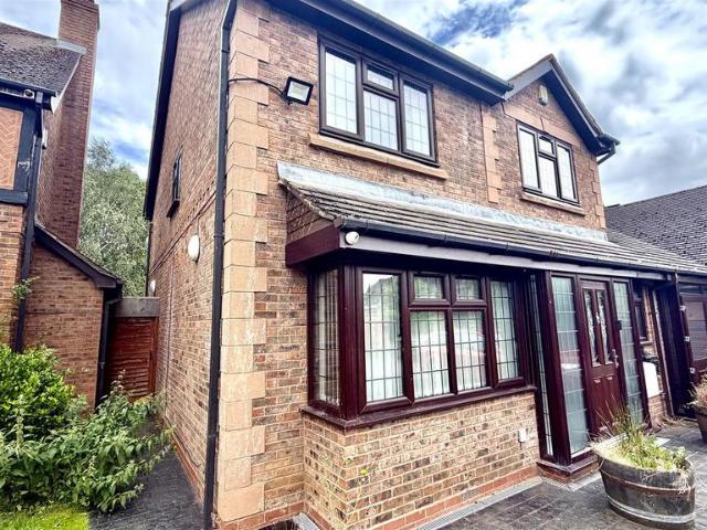 Oldacre Close, Sutton Coldfield 3 bed house to rent £2,650 pcm £612 pw