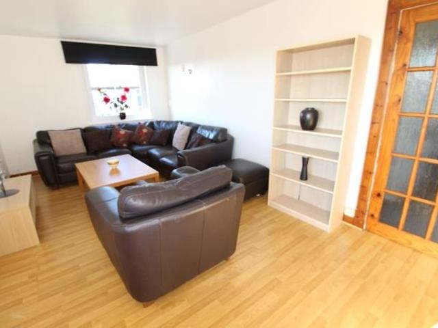 Oldcroft Place, Aberdeen AB16, 2 bed flat to rent, £700 pcm | PrimeLocation