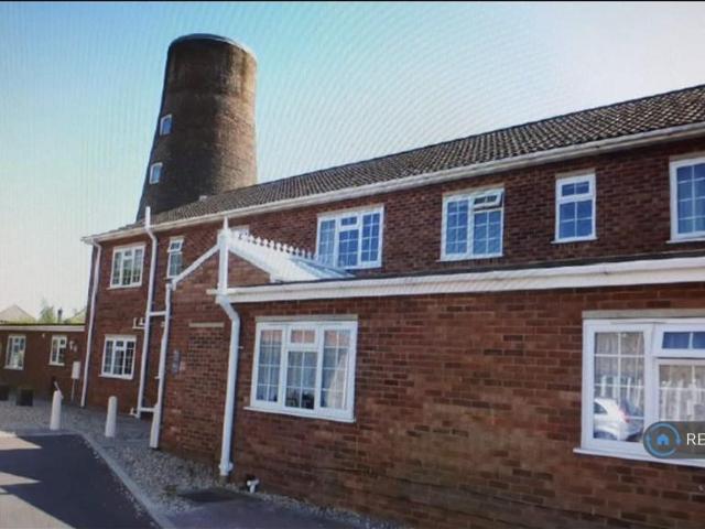 Olde Mill Court, Upwell, Wisbech, PE14 2 bed flat to rent £700 pcm £162 pw