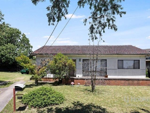 OLDER 3 BEDROOM HOME WITH A UNIQUE DEVELOPMENT OPPORTUNITY STCA 942 Sq Metres