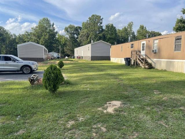 Older mobile home 2 bedroom 1 bath