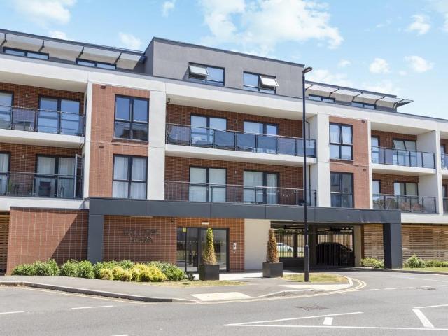 Oldfield Road Maidenhead SL6 2 bed apartment to rent £1,950 pcm £450 pw