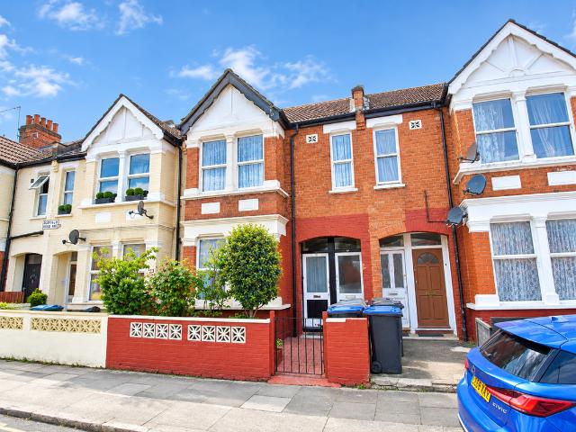 Oldfield Road, Willesden / Harlesden NW10, 3 bed maisonette to rent, £2,100 pcm | PrimeLocation