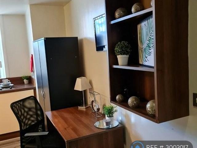 Oldgate, Huddersfield, HD1 1 bed flat to rent £450 pcm £104 pw