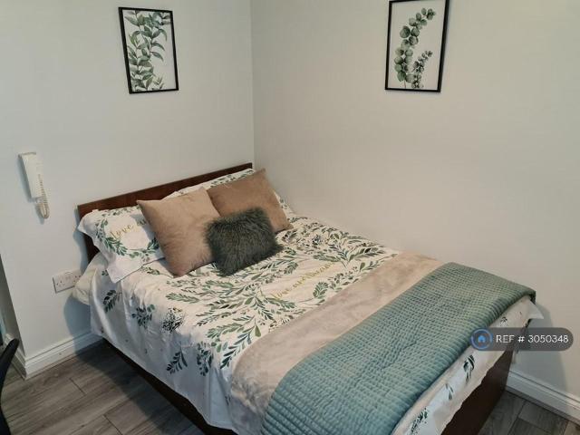 Oldgate, Huddersfield, HD1 Studio to rent £470 pcm £108 pw