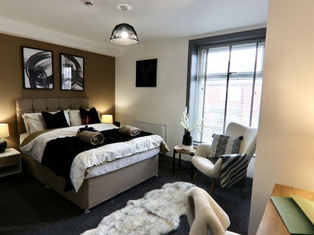 Oldham OL8, 5 bed shared accommodation to rent, £3,150 pcm | PrimeLocation