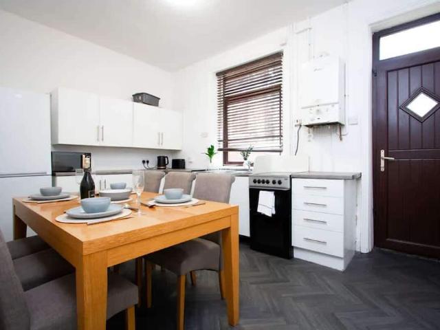 Oldham, OL9 8RP, United Kingdom | 2 bed house for rent #168068605 | Rentberry