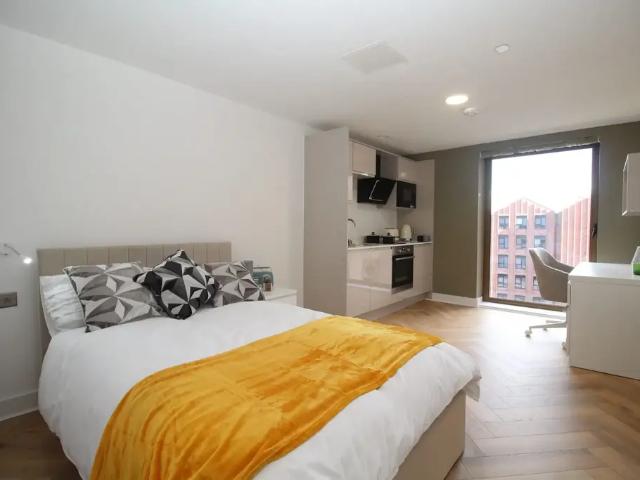 Oldham Place 1 bed private hall to rent £1,027 pcm £237 pw