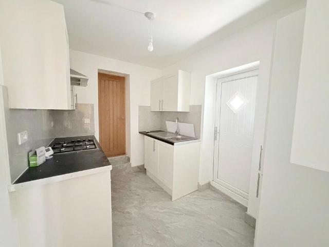 Oldham Road, Failsworth, Manchester. 1 bed flat to rent £995 pcm £230 pw