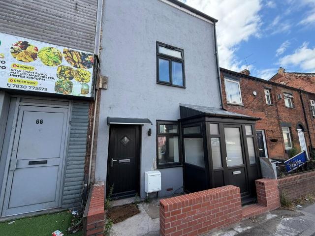 Oldham Road, Failsworth, Manchester. 2 bed flat to rent £1,150 pcm £265 pw