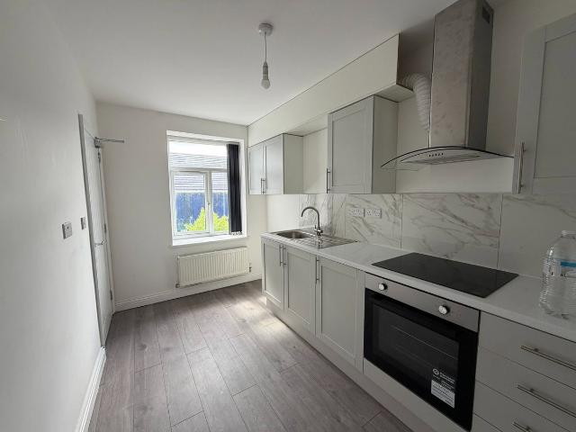 Oldham Road, Failsworth, Manchester M35, 2 bed flat to rent, £995 pcm | PrimeLocation
