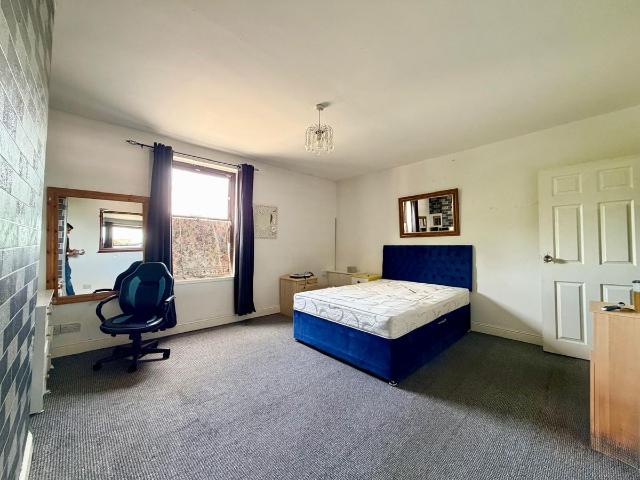 Oldham Road, Failsworth, Manchester M35, 2 bed flat to rent, £1,000 pcm | PrimeLocation