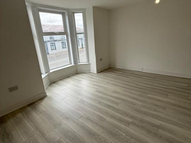 Oldham Road, Manchester M40, 1 bed flat to rent, £1,495 pcm | PrimeLocation