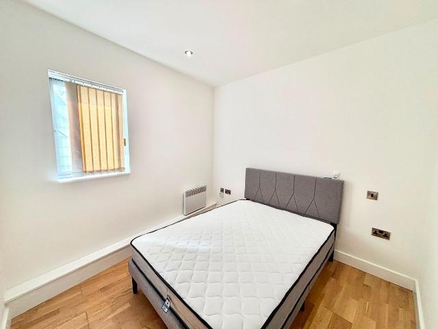 Oldham Road, Manchester M4, 2 bed flat to rent, £1,000 pcm | PrimeLocation