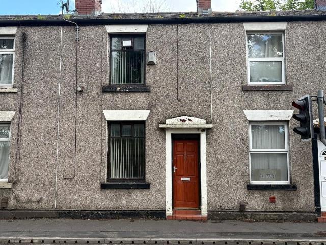 Oldham Road, Rochdale 2 bed terraced house to rent £800 pcm £185 pw
