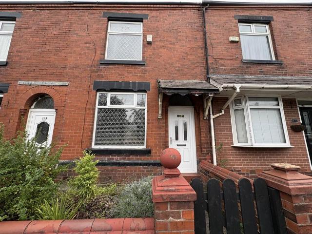 Oldham Road, Royton 2 bed terraced house to rent £850 pcm £196 pw