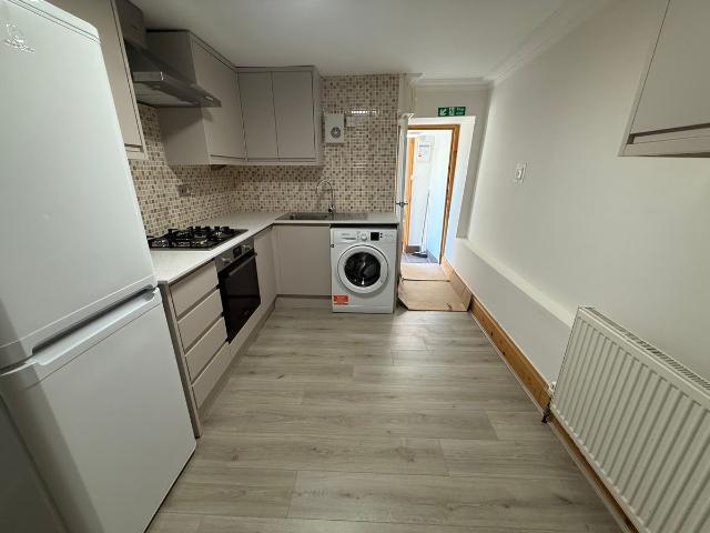 Oldhill Street, London N16, 3 bed flat to rent, £2,500 pcm | PrimeLocation