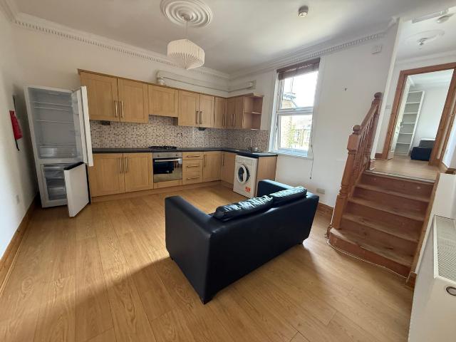 Oldhill Street, London N16, 3 bed flat to rent, £2,600 pcm | PrimeLocation