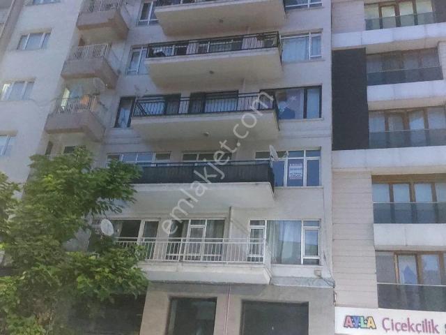 Oldpol Emlak'tan Atatürk Cd 3+1 Kombılı Asansorlu Ara Kat
