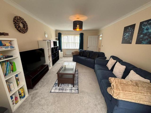 Oldridge Crescent, Stockport, SK6 5 bed house to rent £2,900 pcm £669 pw