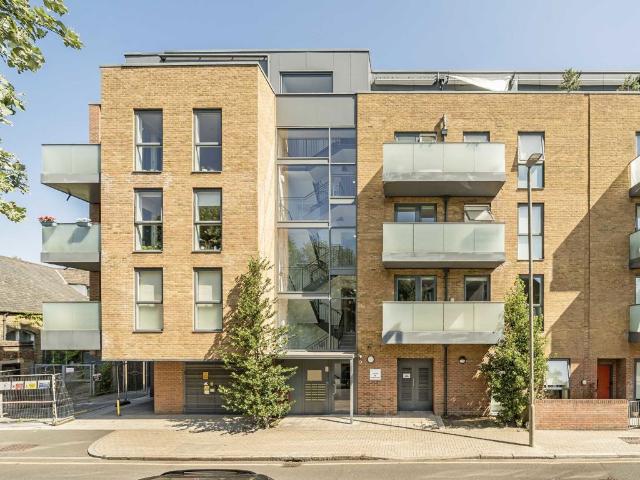 Oldridge Road, Balham SW12, 2 bed flat to rent, £2,900 pcm | PrimeLocation