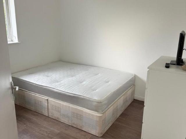 Oldstead Road, Bromley BR1 1 bed in a house share to rent £850 pcm £196 pw
