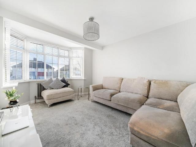 Oldstead Road, London, BR1 5RN, United Kingdom | 3 bed duplex for rent #140654680 | Rentberry