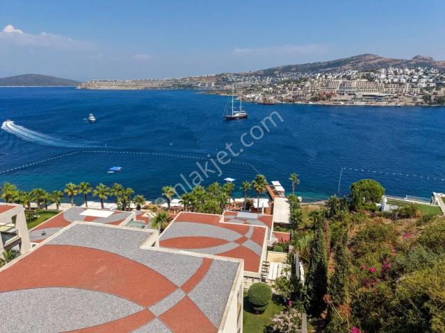 Olebella Sitesinde En Ön Sıra Denize Sıfır 5+1 Yalı Dairesi