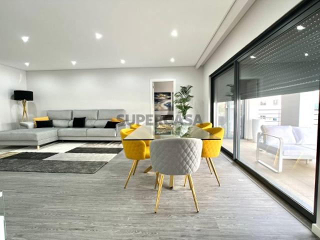 OLHÃO Apartamento T3 novo, com terraço, garagem e arrecadação, em condomínio com piscina