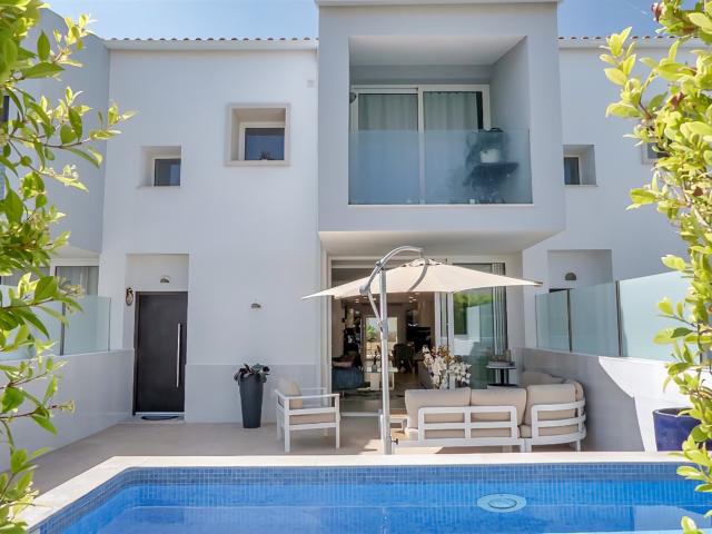 Olhos de Água, casa semi‑isolada com piscina, 4 quartos, a 4. 300m² Albufeira e Olhos de Água