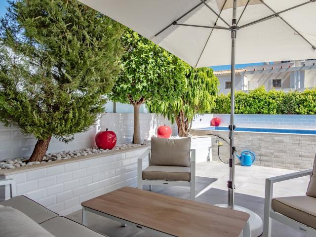 Olhos de Água, casa semi‑pareada com piscina, 4 quartos, a 4. 252m² Albufeira e Olhos de Água
