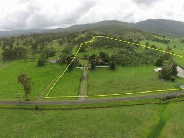 'Oliva Di Tabragalba' Stunning Queenslander with olive grove on 20 acres