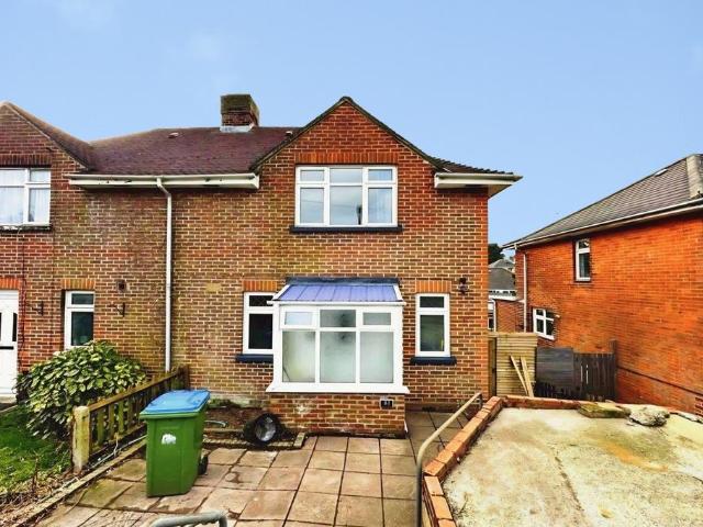 Olive Road, Southampton SO16 3 bed flat to rent £1,550 pcm £358 pw