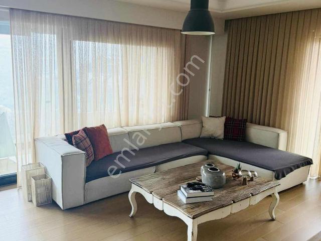 Olive Sarıyer Evleri'nde 4+1 Manzaralı Teraslı Satılık Daire