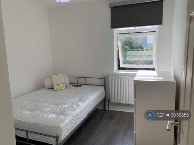 Olive St, Romford, RM7 1 bed in a house share to rent £620 pcm £143 pw