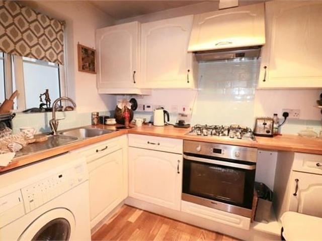 Oliver Court, Draymans Way TW7, 2 bed flat to rent, £1,650 pcm | PrimeLocation