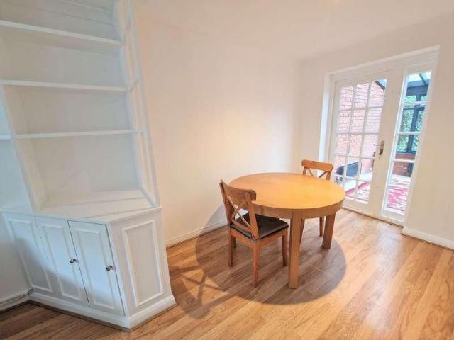 Oliver Close, London, W4
