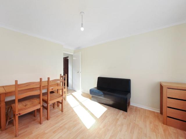 Oliver Gardens, London E6, 1 bed flat to rent, £1,387 pcm | PrimeLocation