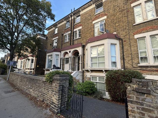 Oliver Grove, South Norwood SE25, Studio to rent, £1,100 pcm | PrimeLocation