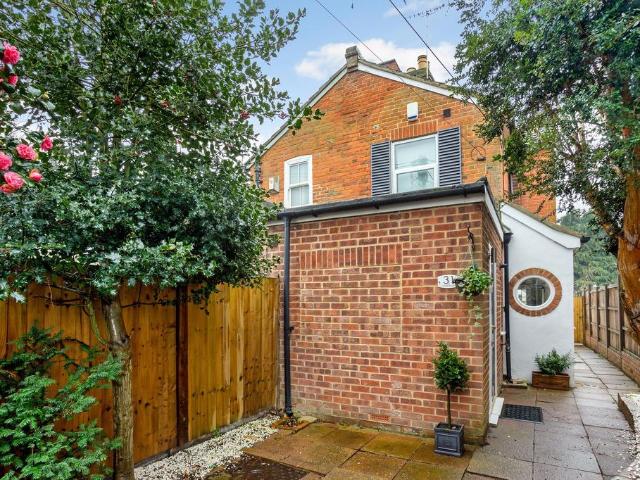 Oliver Road, Ascot 3 bed semi detached house to rent £2,650 pcm £612 pw
