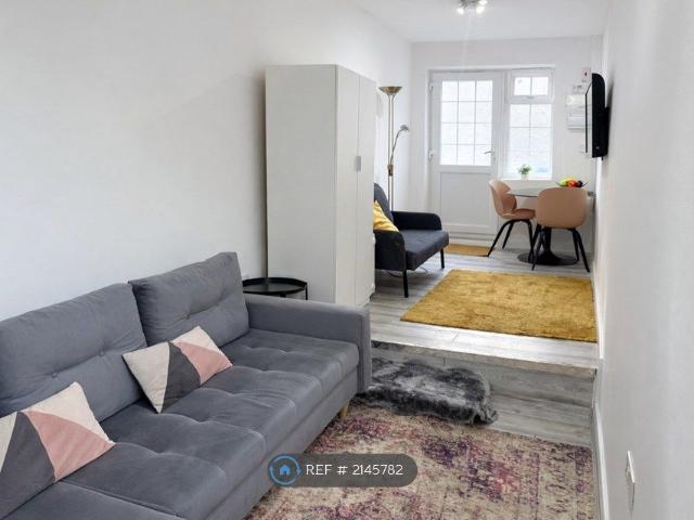 Oliver Road, Hemel Hempstead HP3, Studio to rent, £1,000 pcm | PrimeLocation