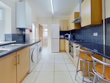 Oliver Terrace, Treforest CF37, 5 bed shared accommodation to rent, £325 pppm | PrimeLocation