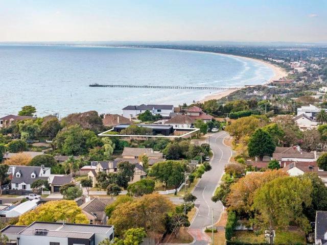 OLIVERS HILL COASTAL RETREAT FOR EFFORTLESS LIVING & CONNECTION