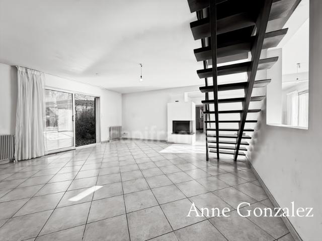 OLIVET SUD, à vendre grande Maison familiale de 240m2 édifiée sur un jardin de 1100 m2 et garage double attenant