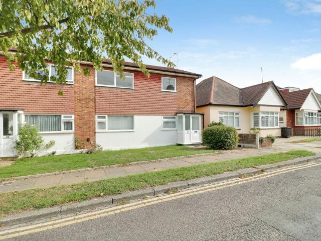 Olivia Drive, Leigh On Sea SS9, 2 bed flat to rent, £1,400 pcm | PrimeLocation