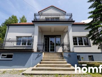 Urokliwy odrestaurowany dworek 313 m2 w centrum Olkusza