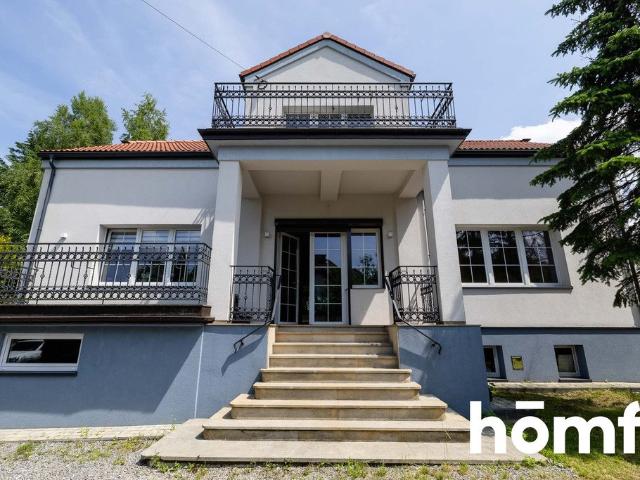 Polecam odrestaurowany dworek 226 m² w centrum Olkusza