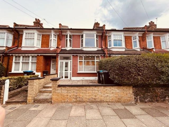 OLLERTON ROAD, LONDON, N11 3 bed terraced house to rent £2,700 pcm £623 pw